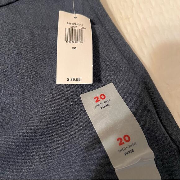 NWT Old Navy high rise pixie never fade pant.Plus size 20. Secret slim  pockets. - Picture 6 of 16